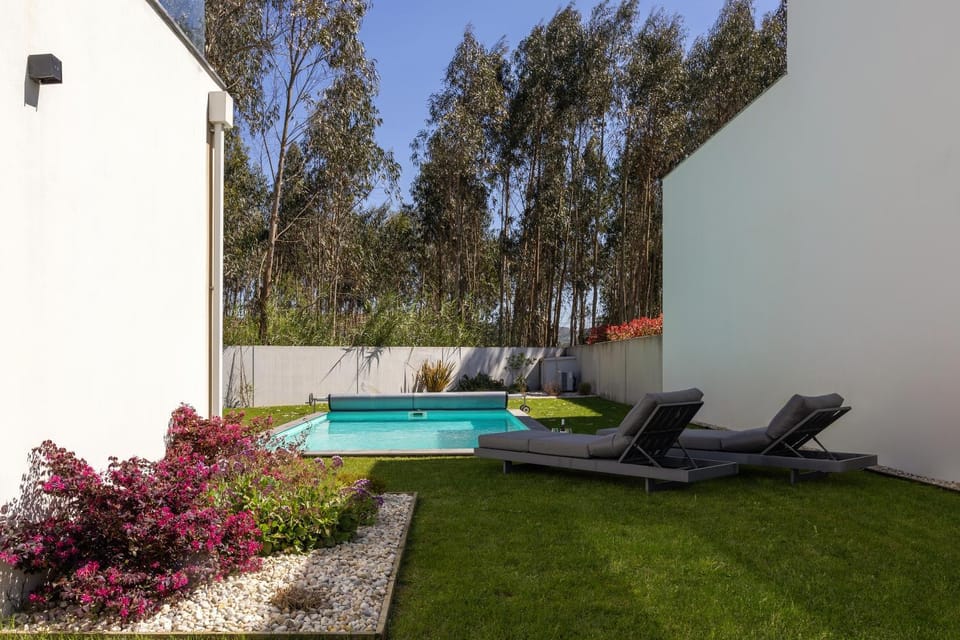 Patio, Natural landscape, Garden, Garden, Balcony/Terrace, Garden view, Pool view, Swimming pool, sunbed