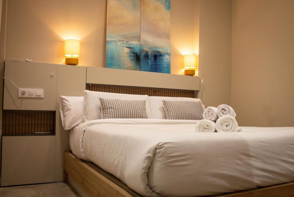 2BR Patio & Pool Las Arenas Beach Apartment in Valencia