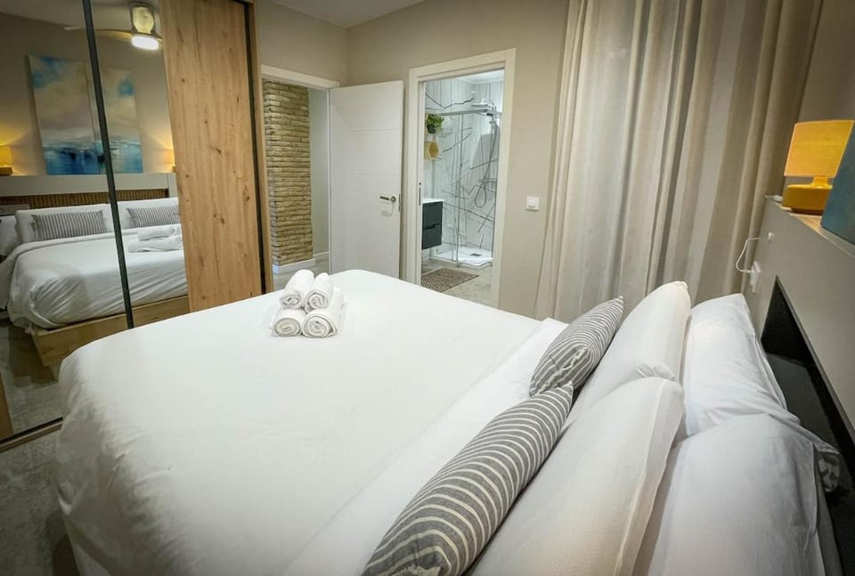 2BR Patio & Pool Las Arenas Beach Apartment in Valencia