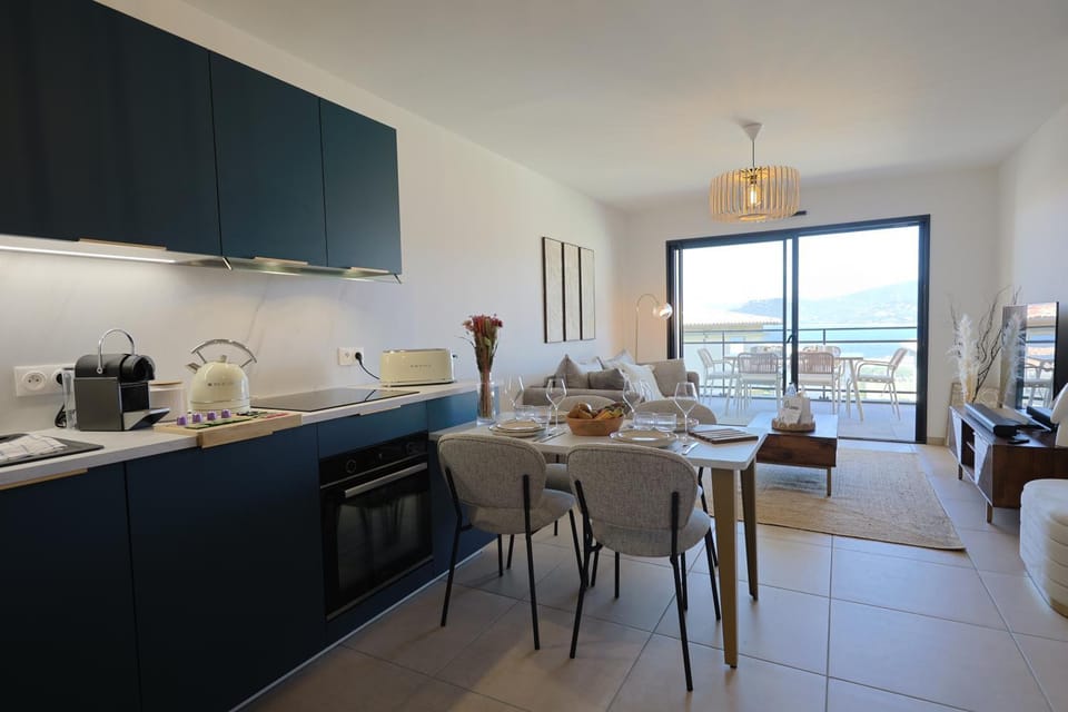 Natural landscape, Kitchen or kitchenette, Living room, Seating area, Dining area, stove, toaster