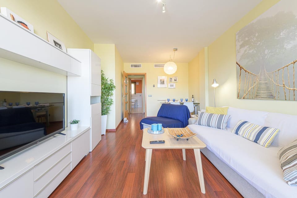 TV and multimedia, Living room, Seating area, air conditioner