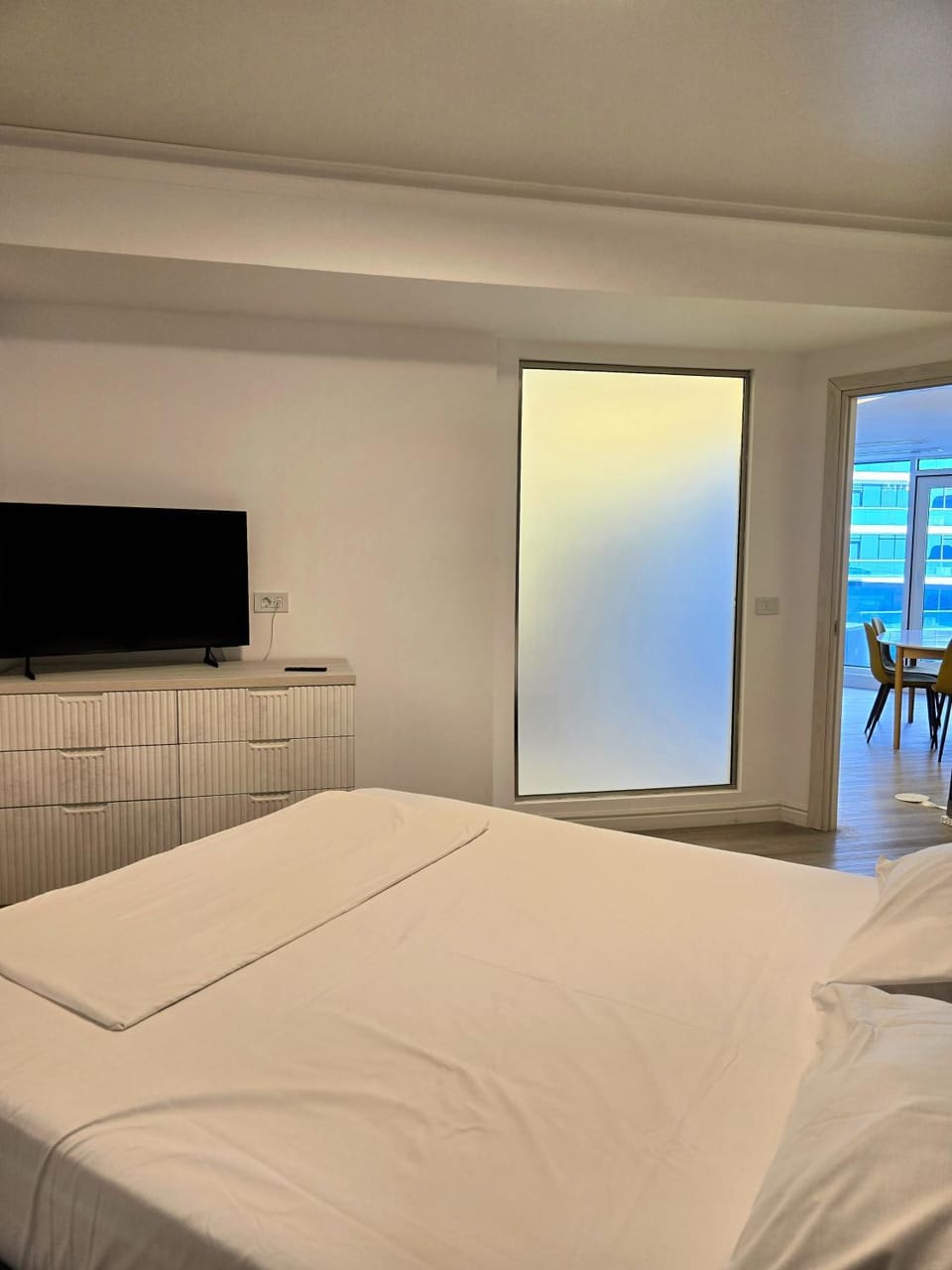 Beachfront MLA Boutique - White Titanic Apartment in Constanța County