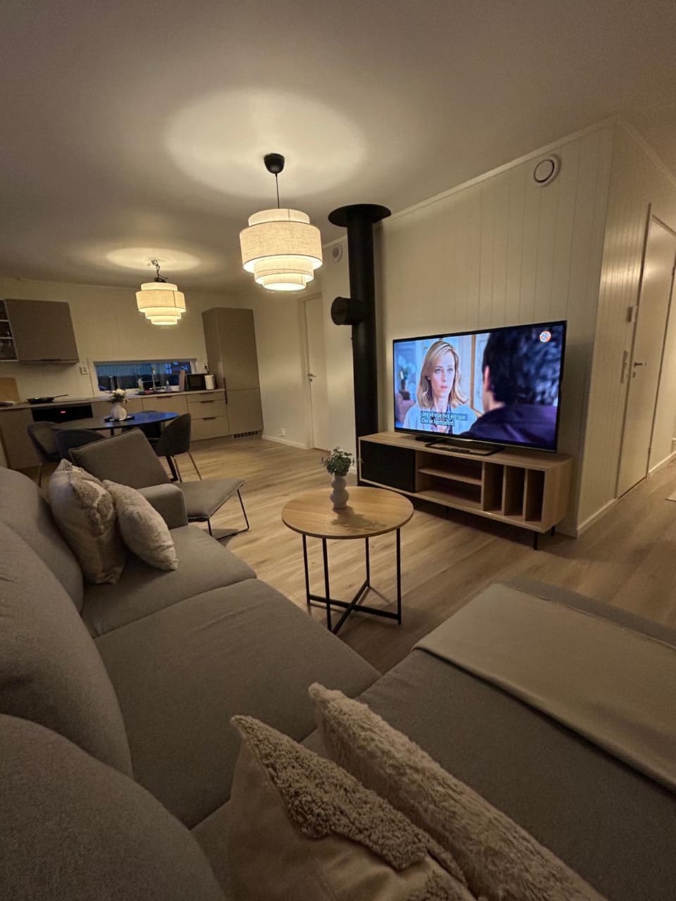 Communal lounge/ TV room, TV and multimedia, Living room, Seating area, Evening entertainment