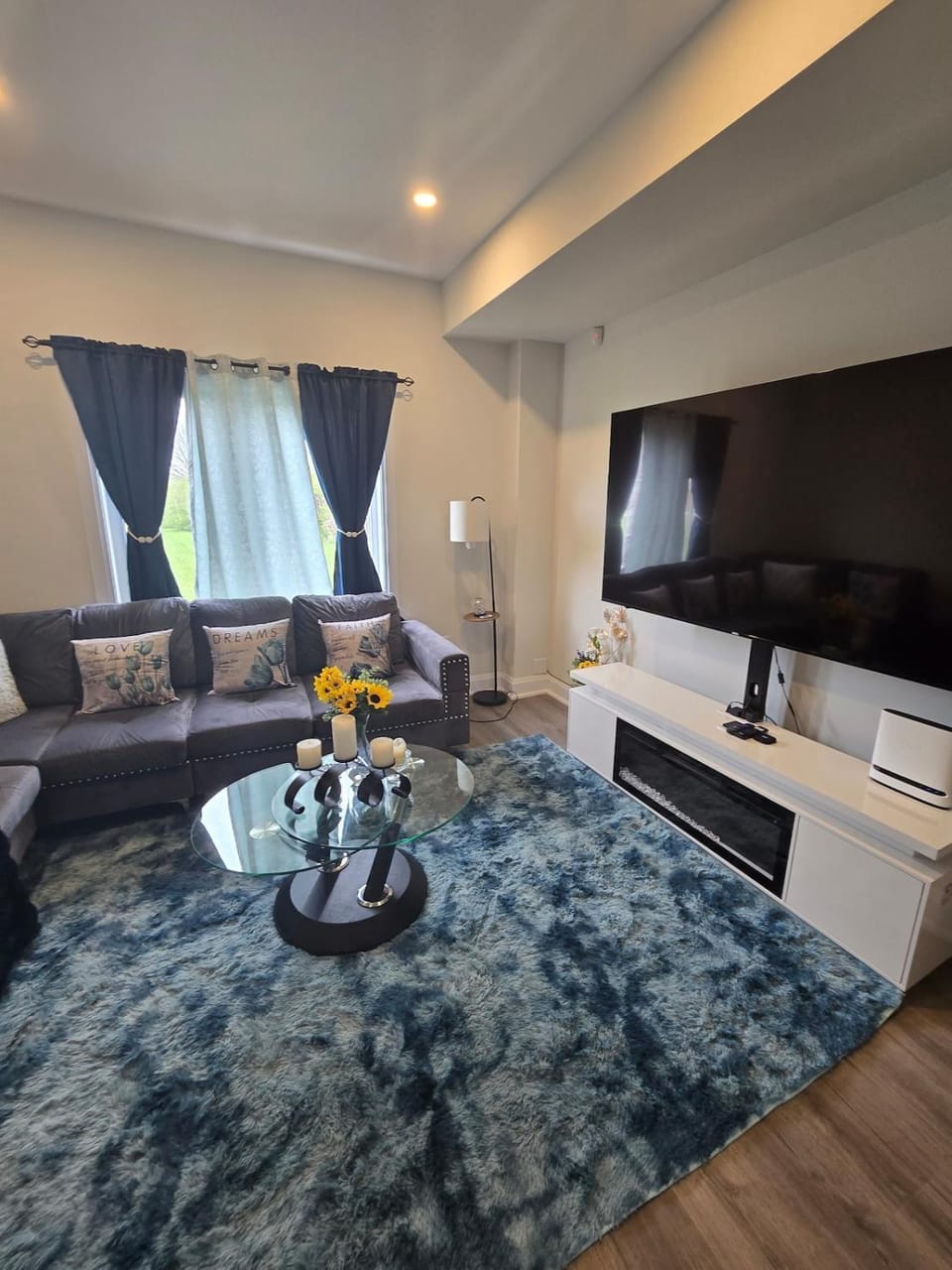 Spacious Modern Niagara Getaway 3BR Vacation Home Apartment in Saint Catharines