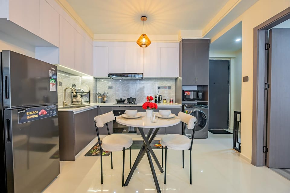 Kitchen or kitchenette, Dining area, dishwasher, minibar, oven, stove, toaster