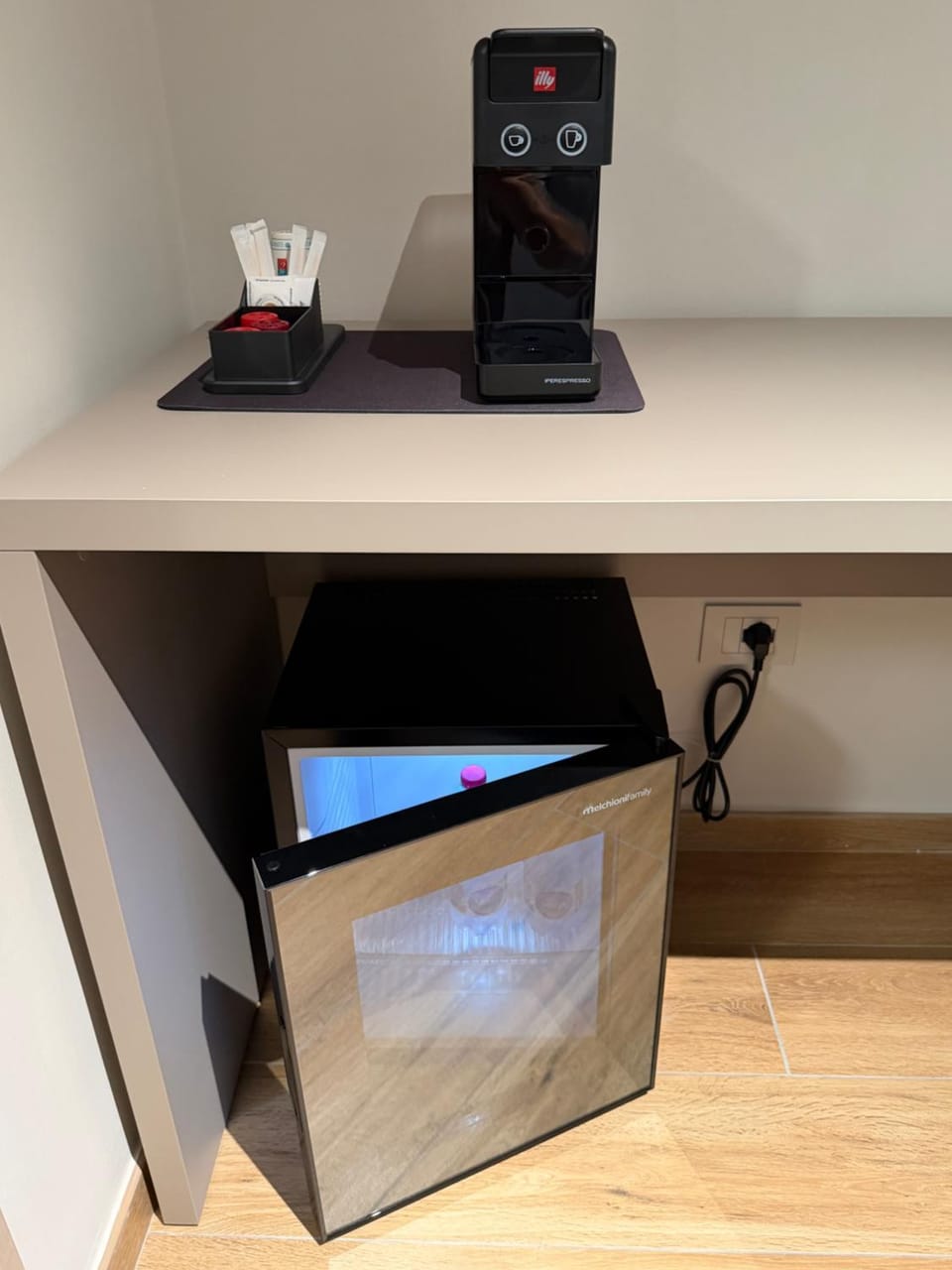 Coffee/tea facilities, minibar