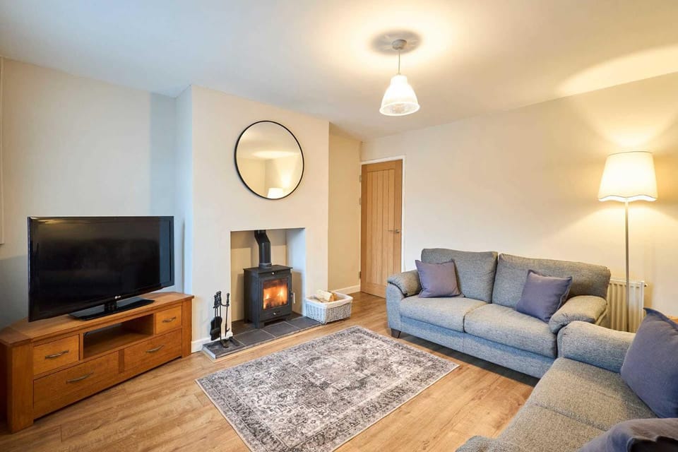 TV and multimedia, Living room, Seating area, fireplace