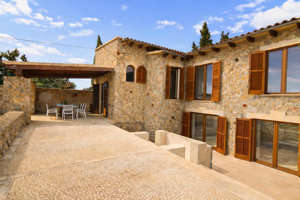 Property building, Facade/entrance, Off site