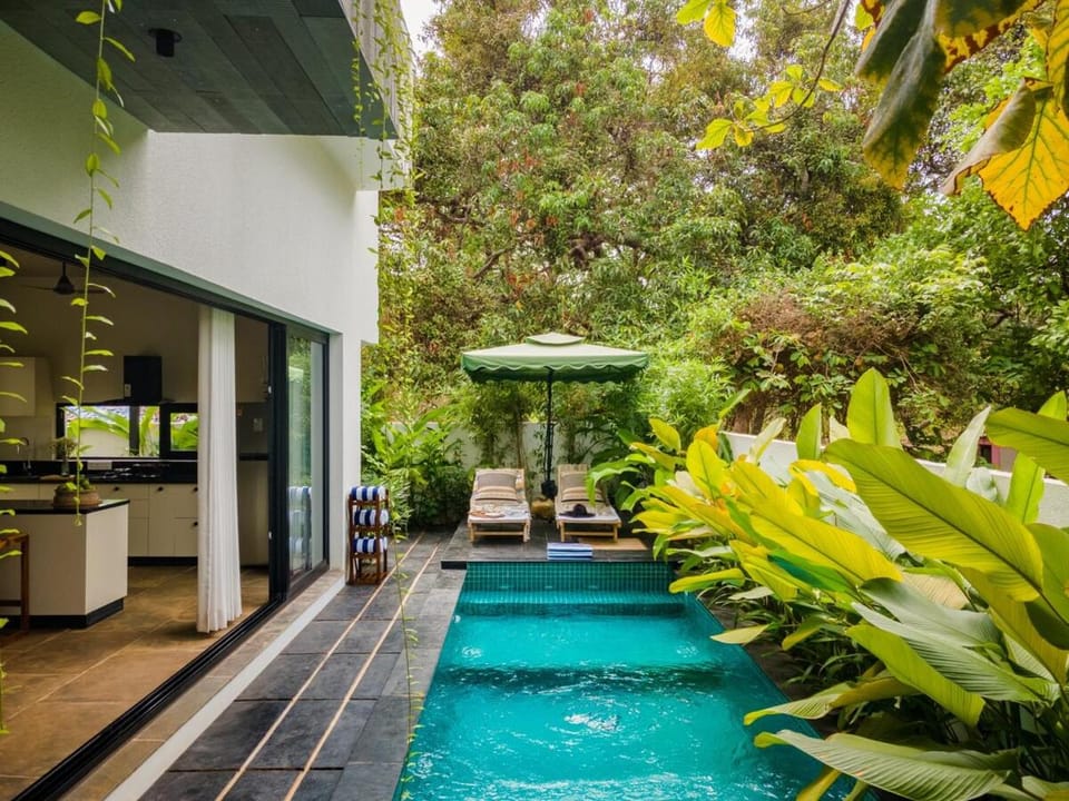 Swimming pool, Swimming pool