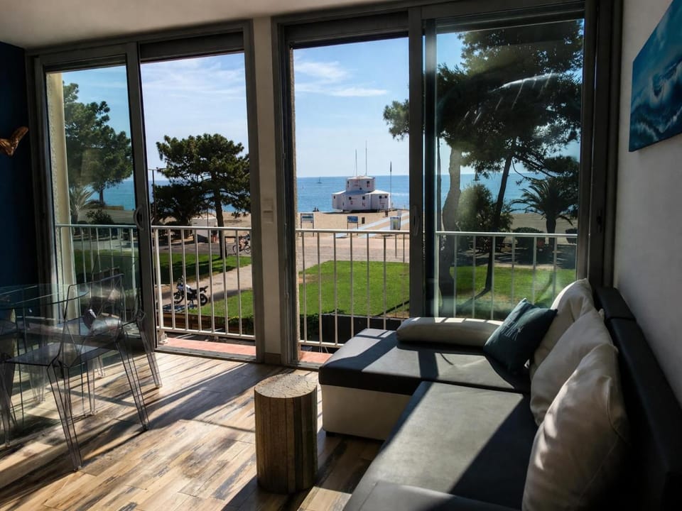 Living room, Sea view
