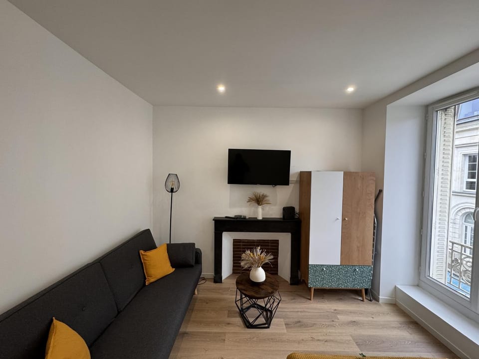 Communal lounge/ TV room, Living room