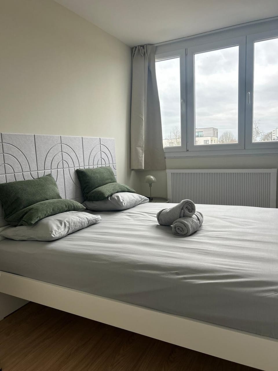 Bed, Photo of the whole room, Bedroom, towels