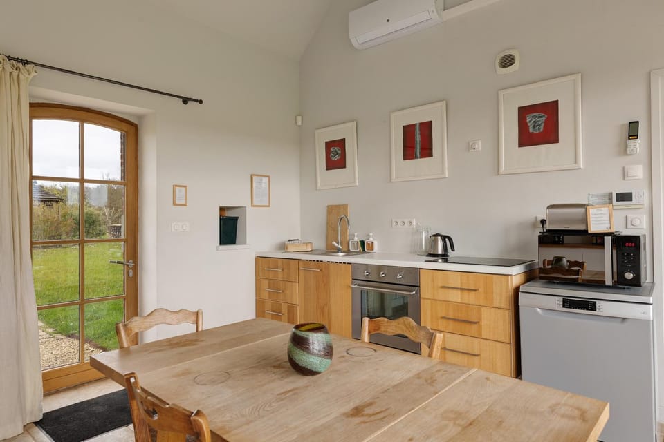Property building, Kitchen or kitchenette, Living room