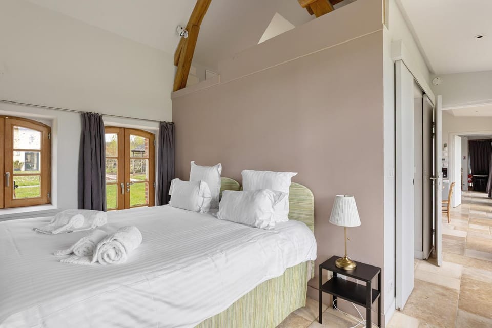 Property building, Living room, Bedroom