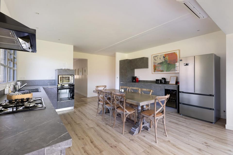 Property building, Kitchen or kitchenette, Living room