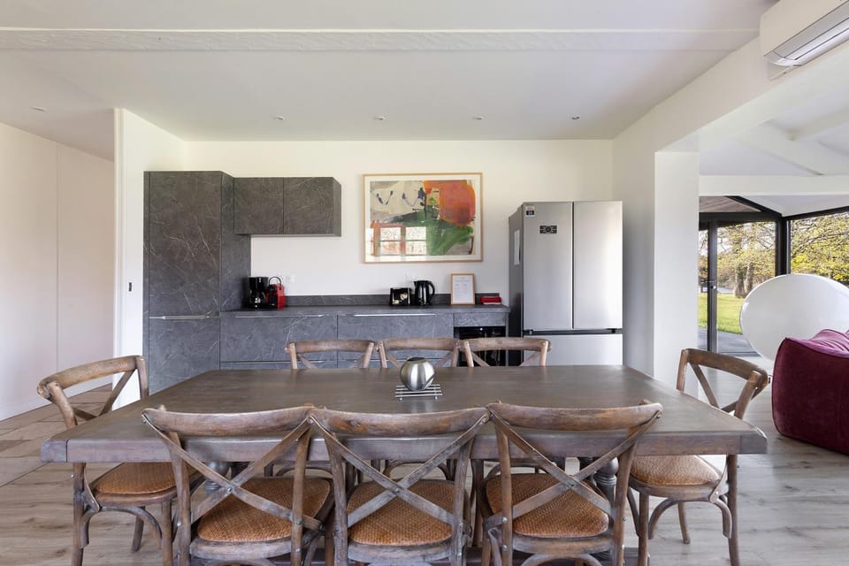 Property building, Kitchen or kitchenette, Living room