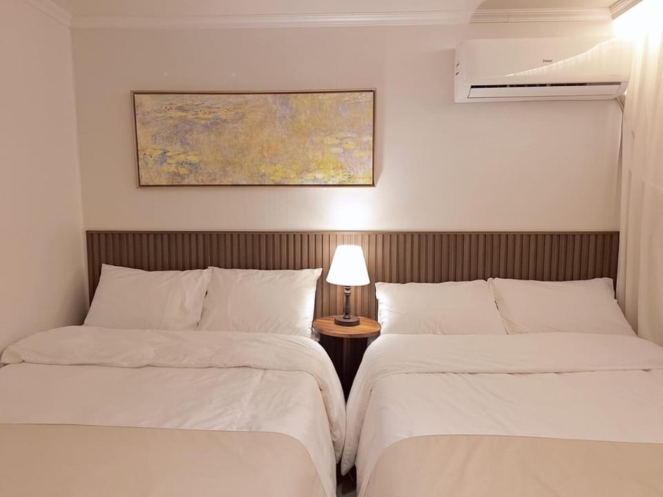 Bed, Photo of the whole room, Bedroom, air conditioner