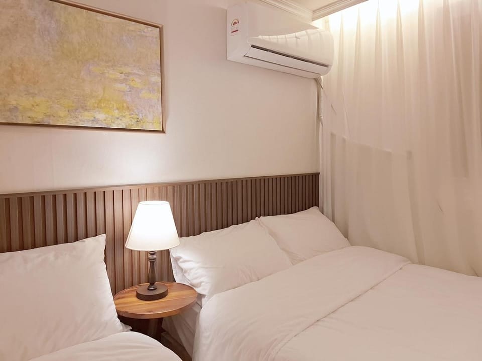 Bed, Photo of the whole room, Bedroom, air conditioner