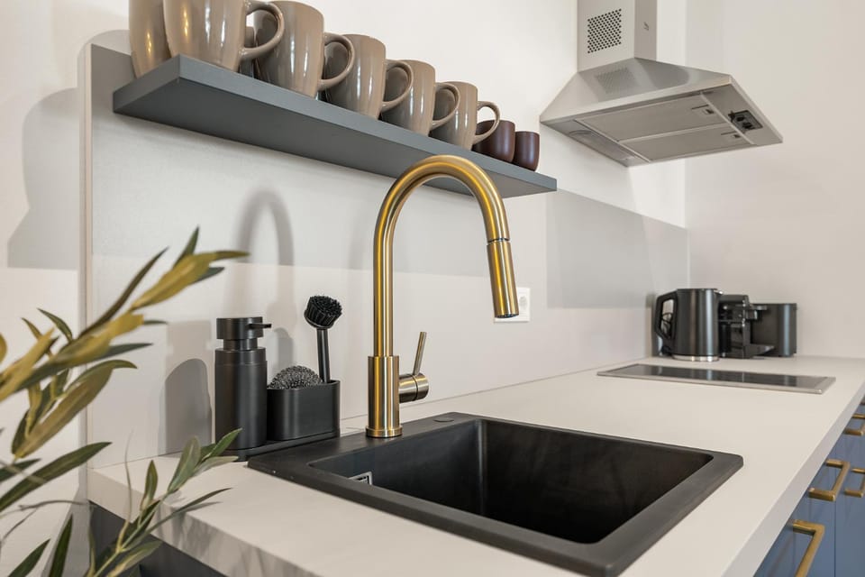 Kitchen or kitchenette
