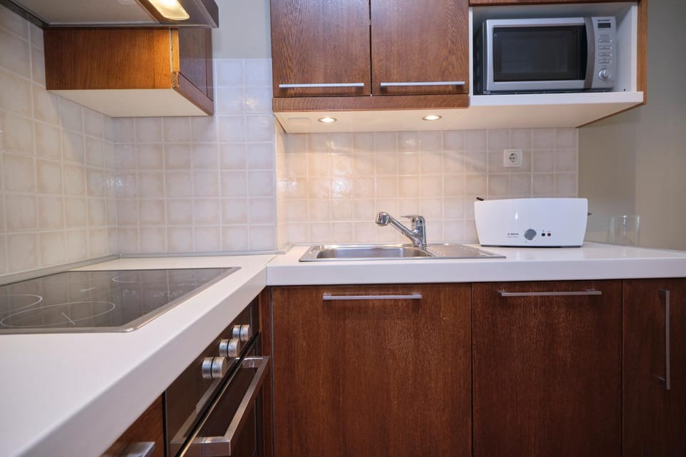 microwave, toaster, kitchen