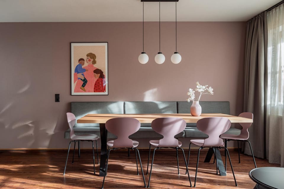 Ski School, Skiing, Skiing, Living room, Seating area, Dining area, Family
