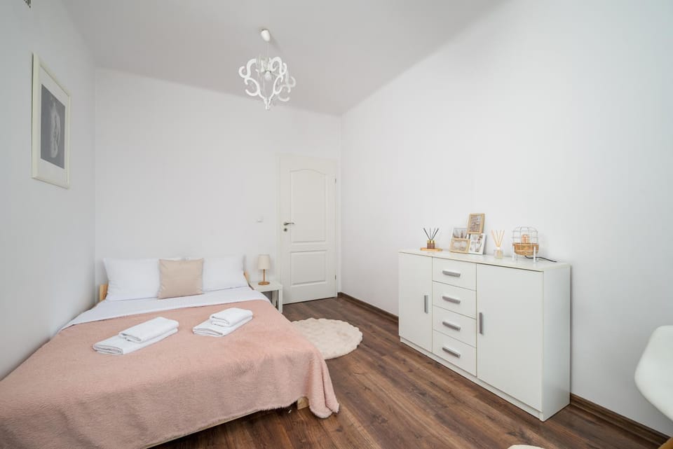 Bed, Photo of the whole room, Bedroom, towels, wardrobe