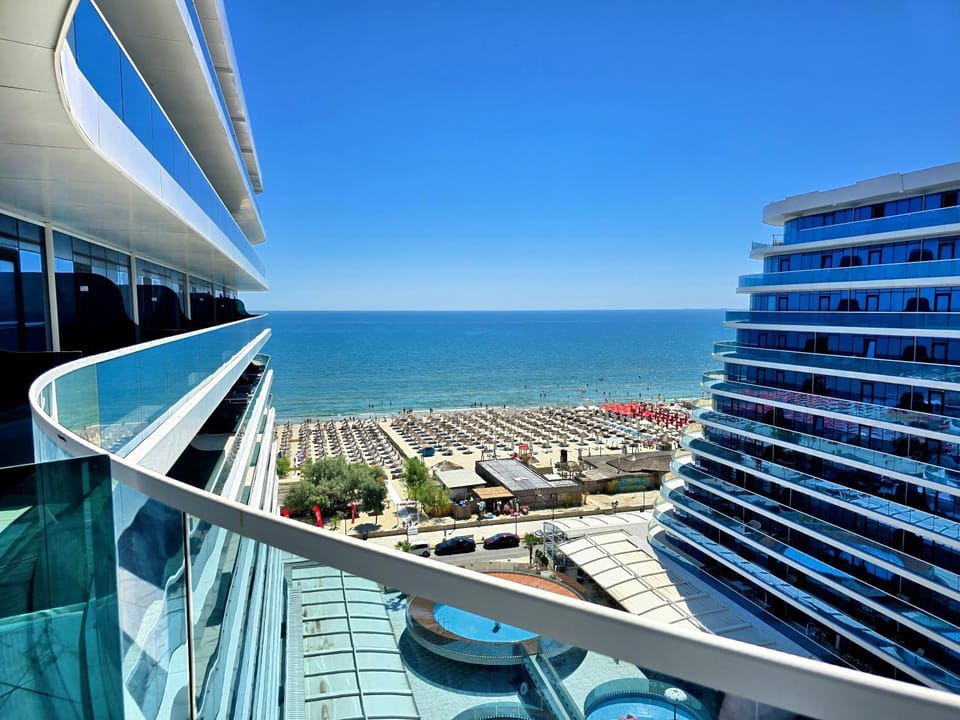Cabin No 907B White Titanic by Endless Summer - Premium Sea View Apartment Cabin in Constanța County