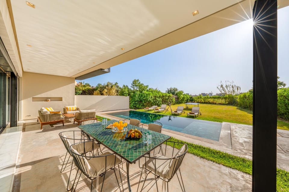 Natural landscape, Garden, View (from property/room), Seating area, Dining area, Garden view, Pool view, Swimming pool