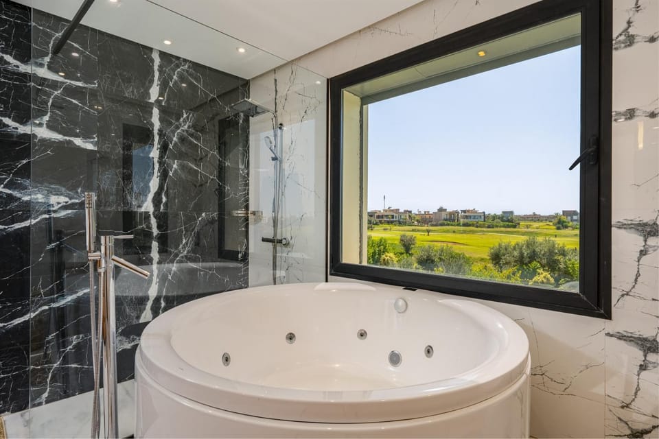 Shower, Natural landscape, Hot Tub, Bathroom, Bath