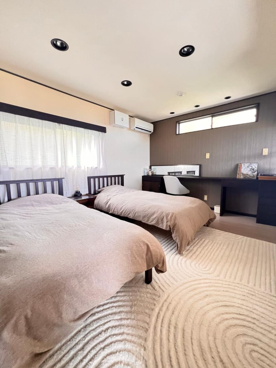 Photo of the whole room, Bedroom, air conditioner