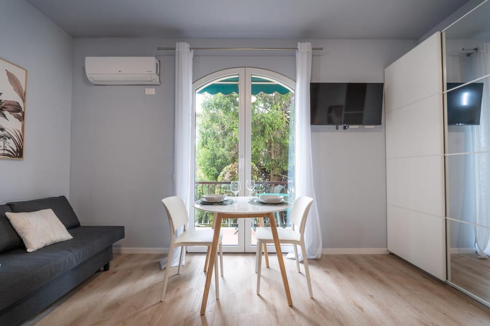 Manon Apartment Peschiera del Garda Apartment in Peschiera del Garda