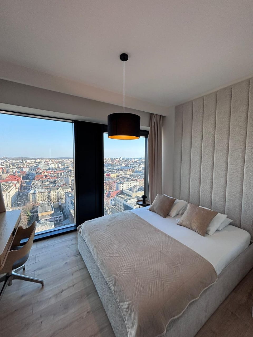 SKY TOWER Katowice l 19 piętro l Wanna z Widokiem na miasto Apartment in Poland