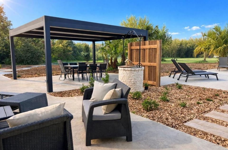 Patio, Day, Garden, Dining area, Internal: Not applicable to any particular room