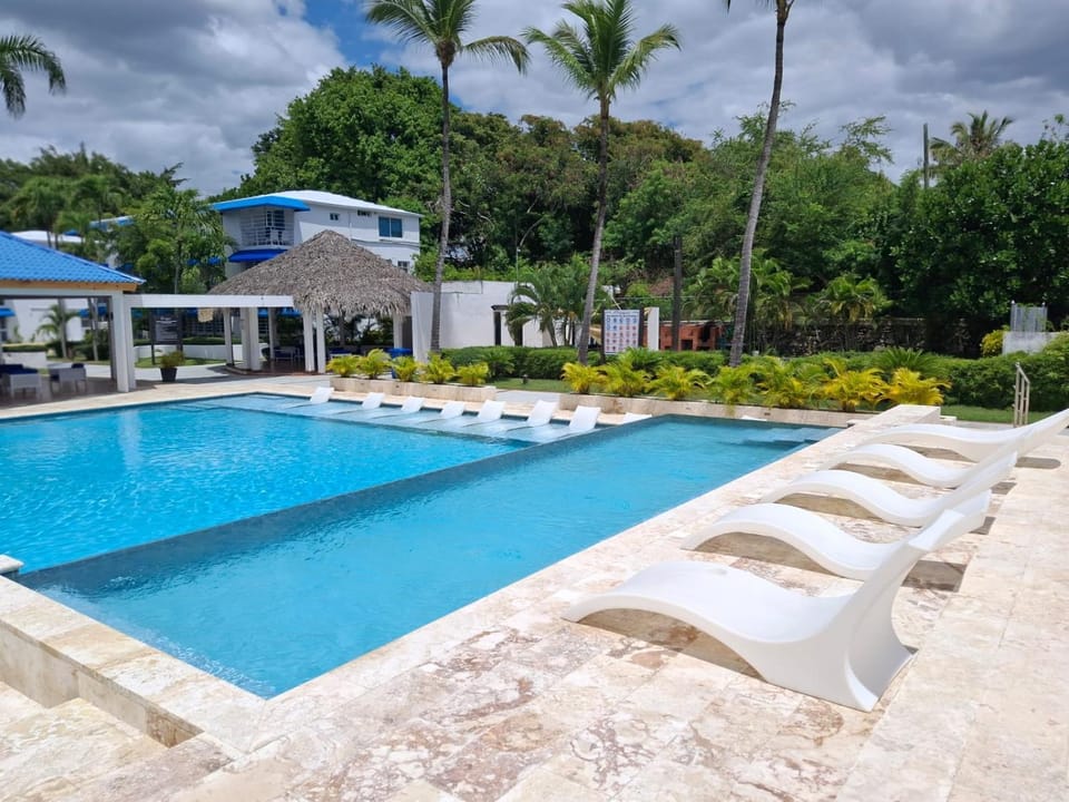 Day, Garden, Garden view, Pool view, Swimming pool, sunbed