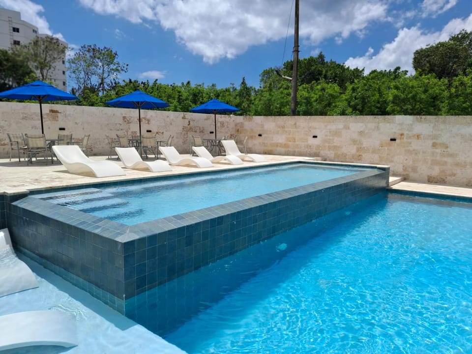 Acceso Privado A La Playa Justo Detrás - Piscina, Jacuzzi, Gazebos, Area De BBQ, Ducha De Exterior, Baños, Wifi, Netflix, Parqueo, Seguridad y Control de Acceso las 24 Horas Apartment in Juan Dolio