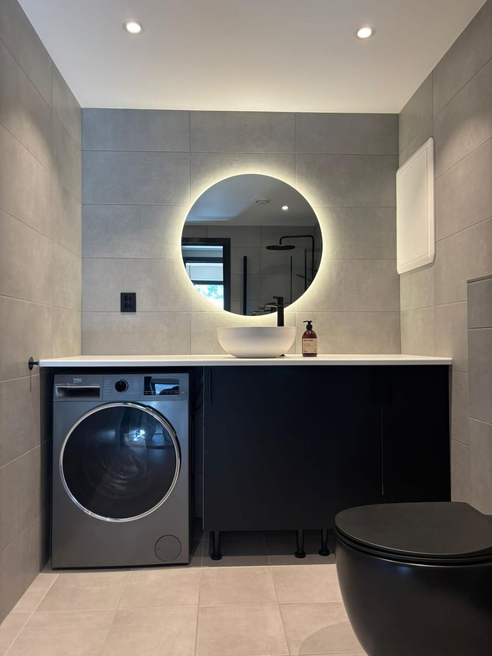 Bathroom, washing machine