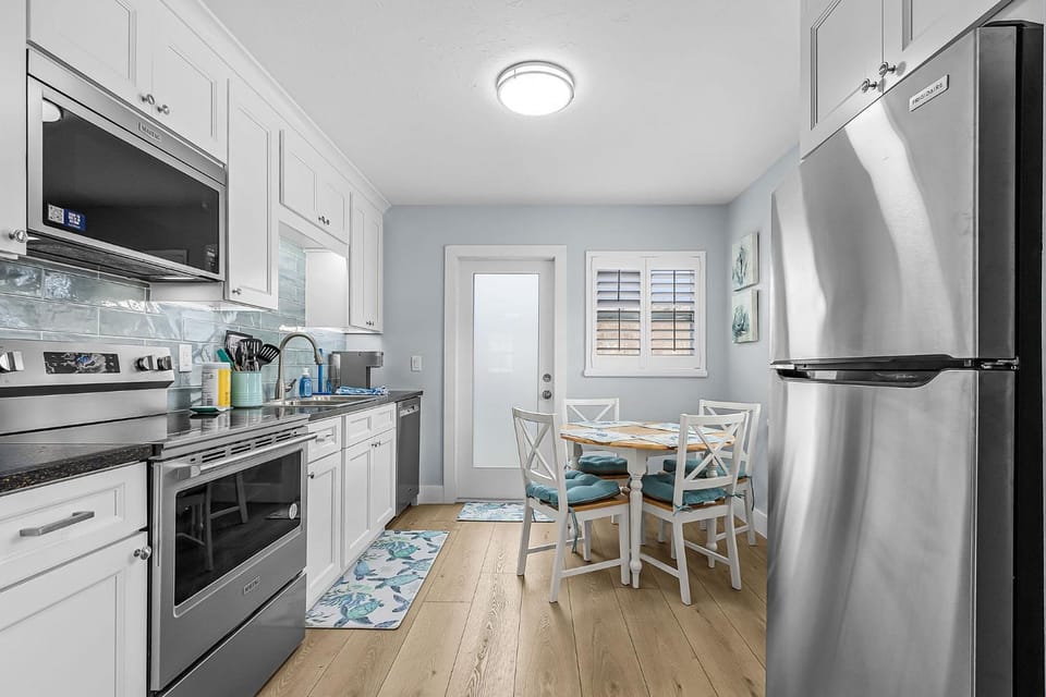 Comfort in a Beachside Haven - Aloha Kai #17 - Roelens House in Siesta Beach