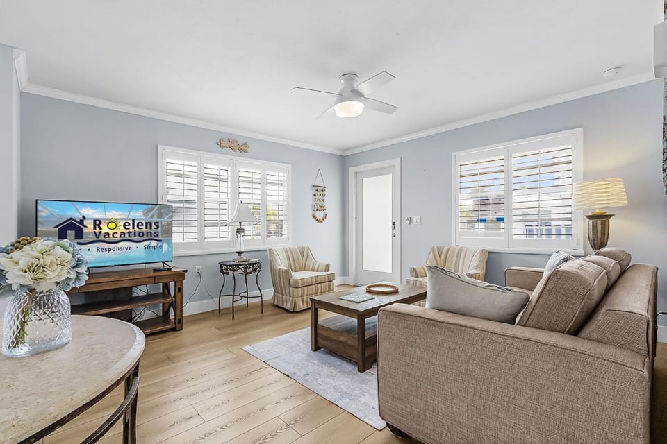 Comfort in a Beachside Haven - Aloha Kai #17 - Roelens House in Siesta Beach