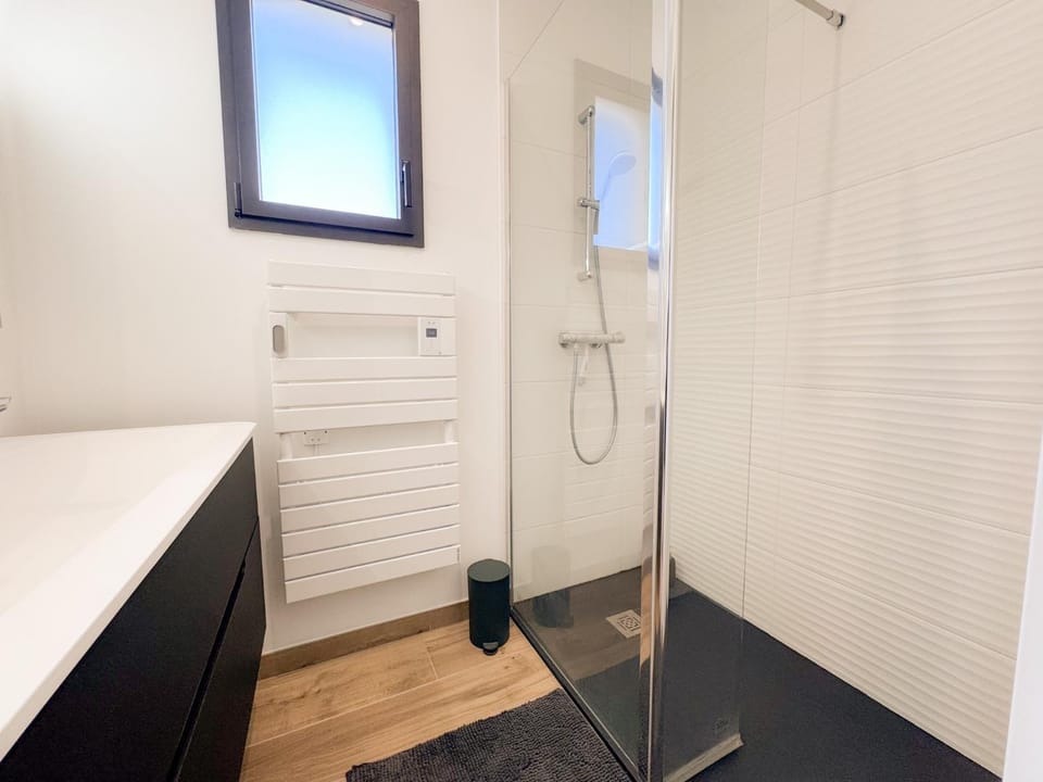 Bathroom, Living room