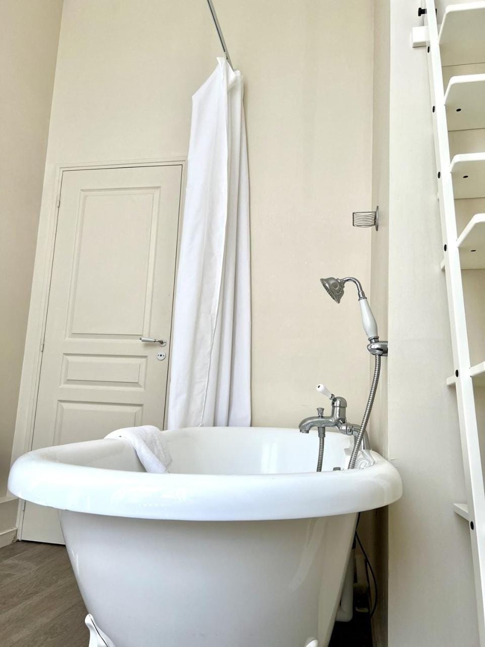 Suite Luxe · Cour calme · Chartres centre Apartment in Chartres