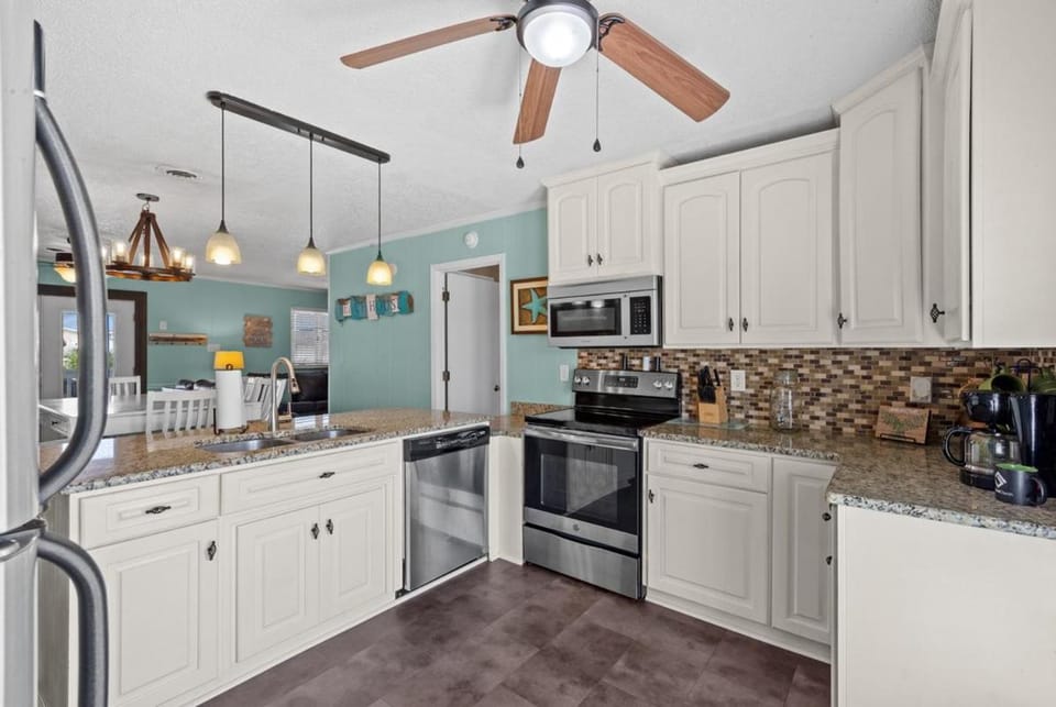 Pet Friendly 3 Bedroom Inlet Front Beach Home for 12! Oversized Deck and Dock! Blushing Mermaid House in North Myrtle Beach