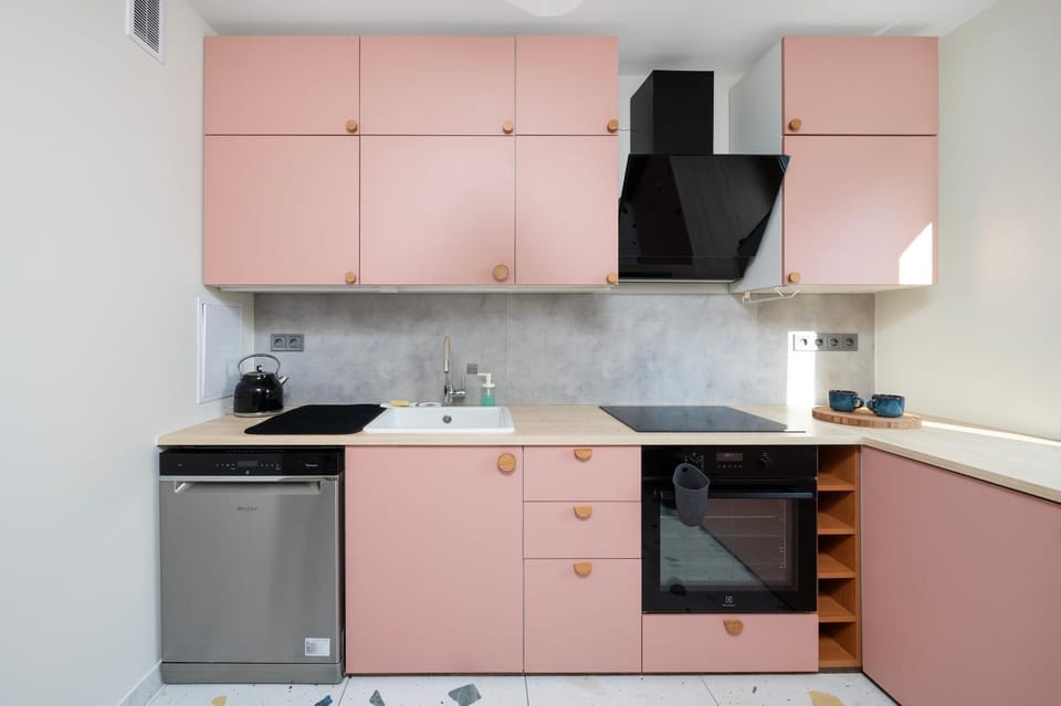Kitchen or kitchenette, dishwasher, oven, stove
