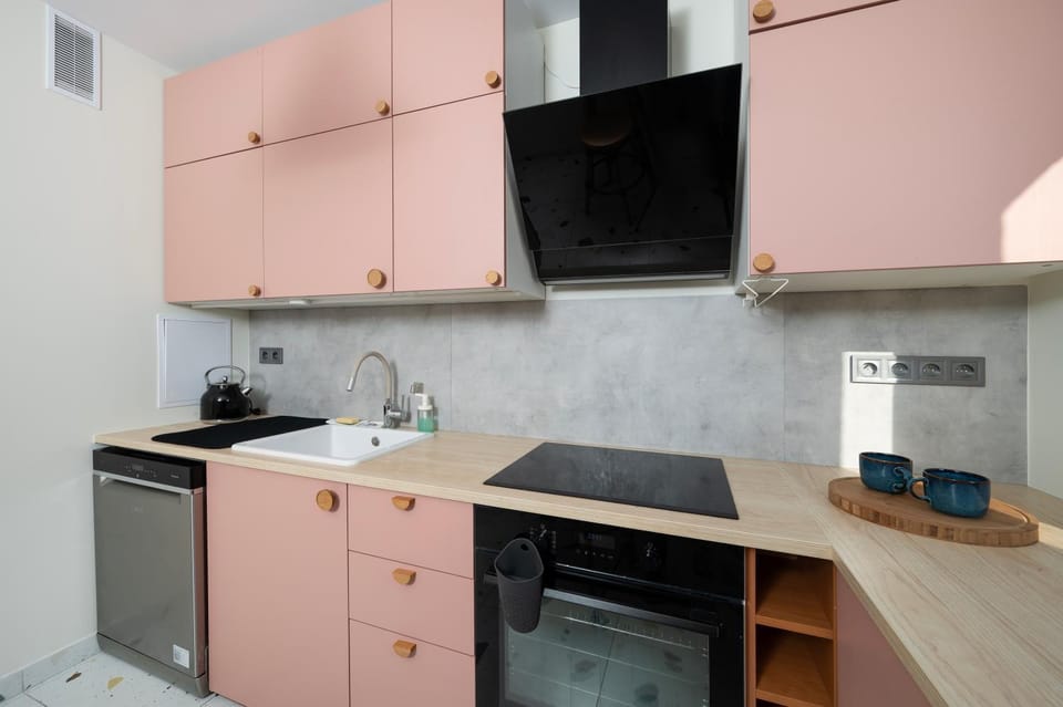 Kitchen or kitchenette, dishwasher, oven, stove