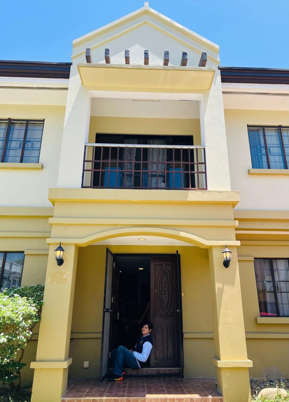 Property building, Facade/entrance, Day, People, View (from property/room), Balcony/Terrace, group of guests