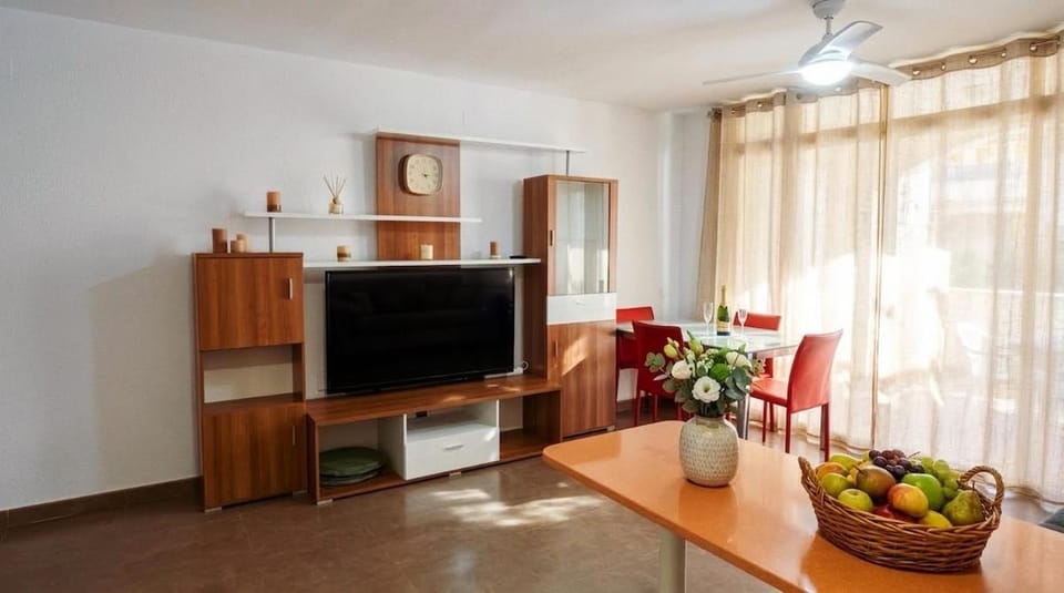 Communal lounge/ TV room, TV and multimedia, Dining area