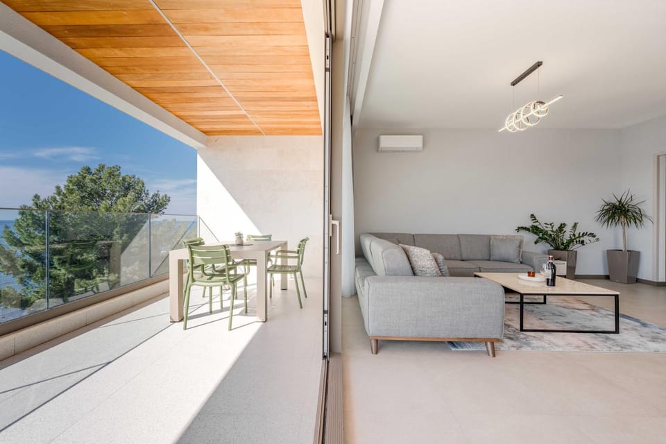Balcony/Terrace, Living room