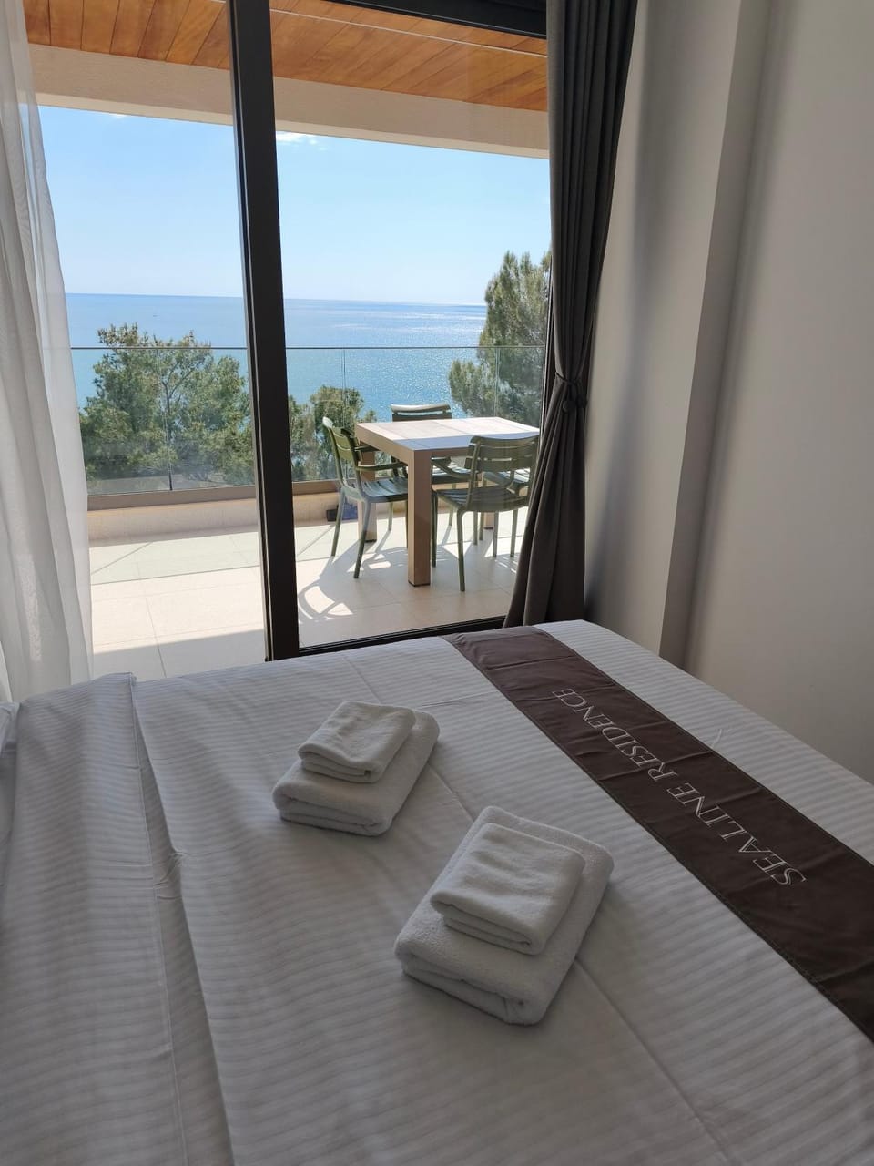 Bed, Balcony/Terrace, Photo of the whole room, Bedroom, Sea view