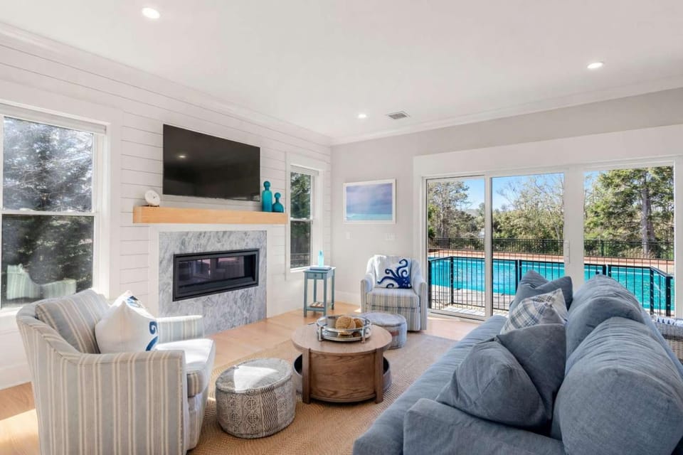 Upscale Beach Retreat w Pool Half Mile to Beach House in West Dennis