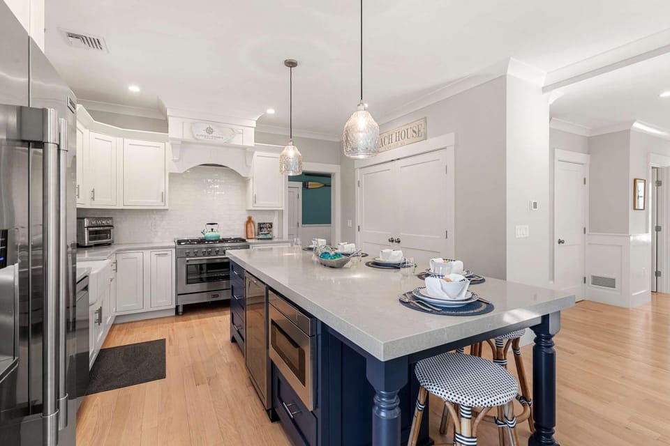 Upscale Beach Retreat w Pool Half Mile to Beach House in West Dennis