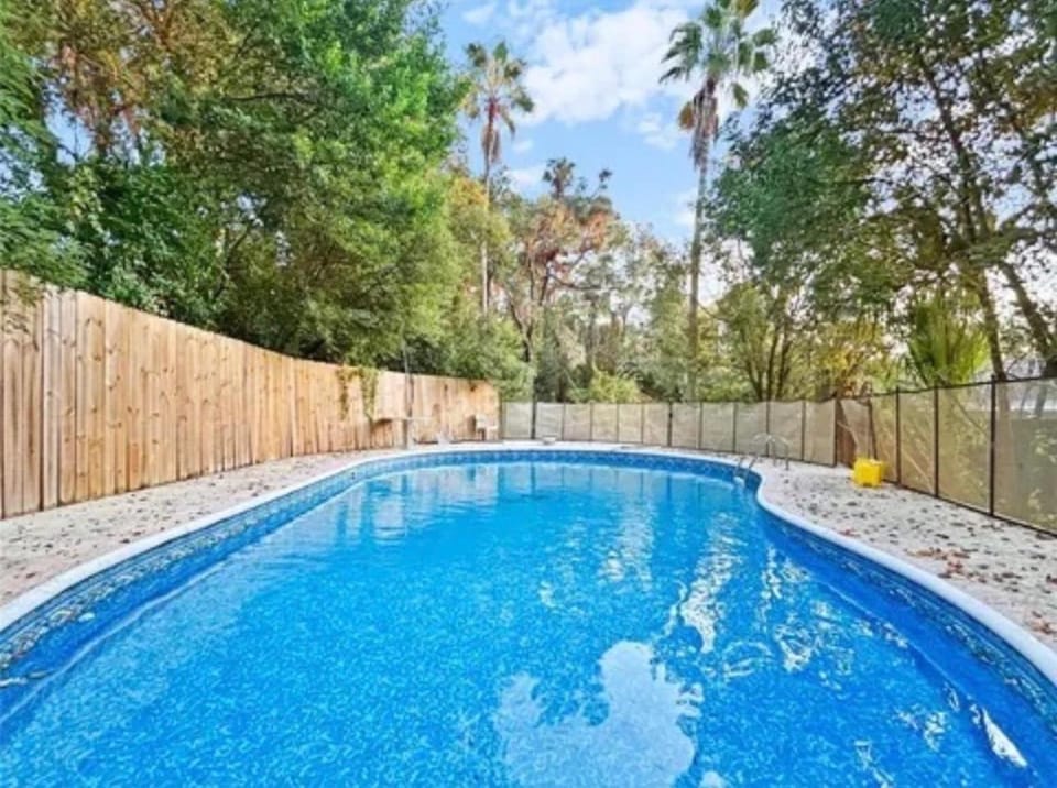 Swimming pool, Swimming pool